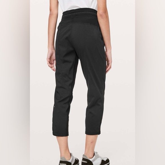 Lululemon Dance Studio Crop *25, size 8, black, adjust hem to customize fit

#93 - Picture 4 of 10